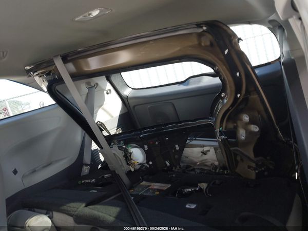 2021 TOYOTA SIENNA LE — I13