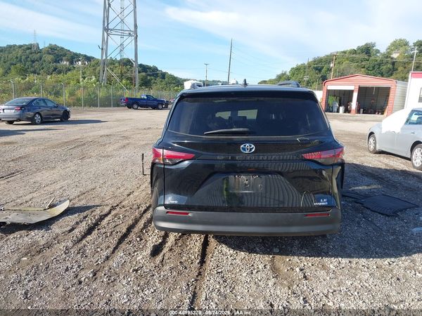 2021 TOYOTA SIENNA LE — I119