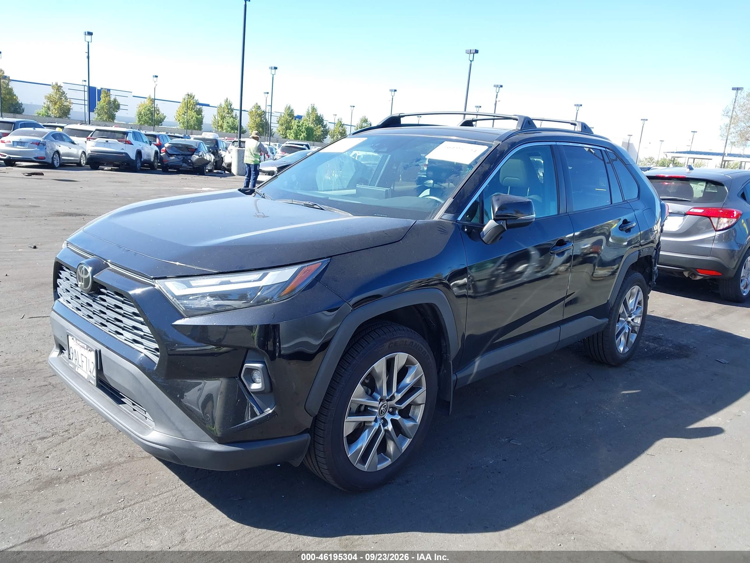 2022 TOYOTA RAV4 XLE PREMIUM — I2