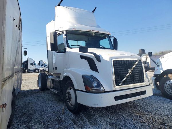 2015 VOLVO VNL