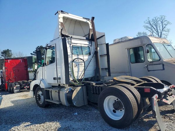 2015 VOLVO VNL