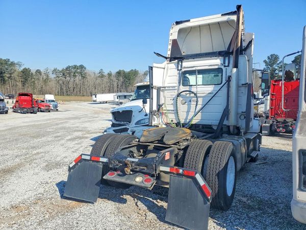 2015 VOLVO VNL