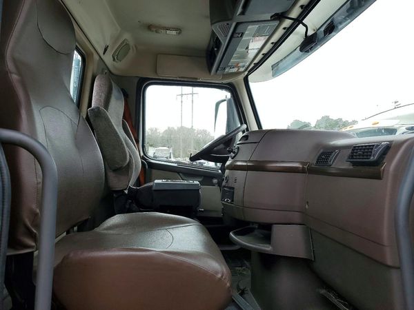 2015 VOLVO VNL