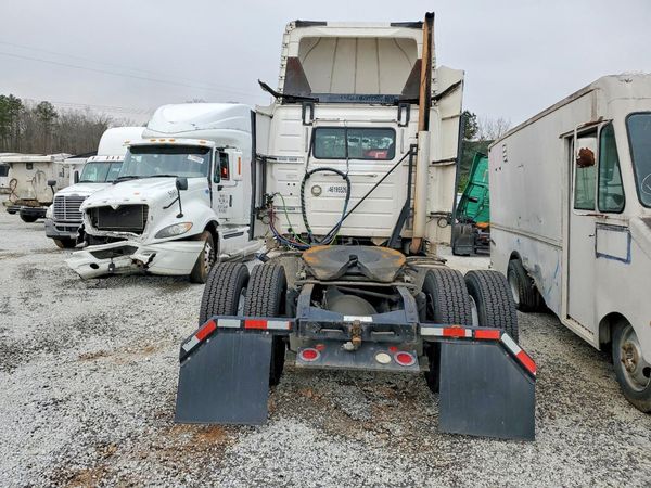 2015 VOLVO VNL