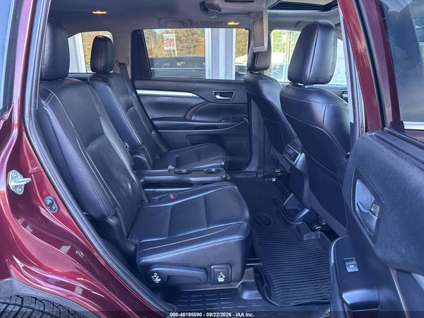 2019 TOYOTA HIGHLANDER XLE — I8