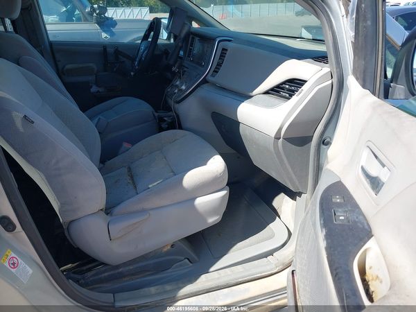 2019 TOYOTA SIENNA LE 7 PASSENGER — I5