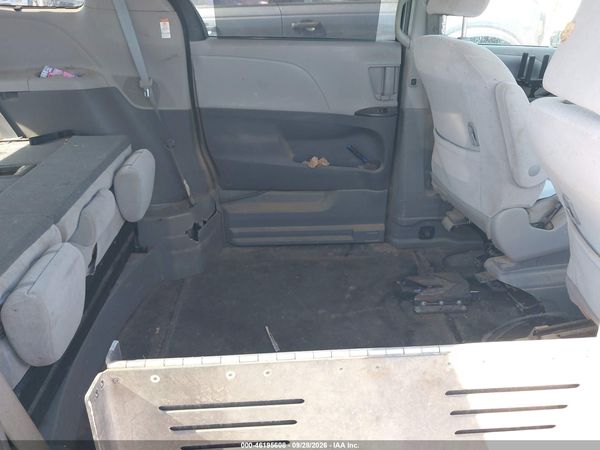 2019 TOYOTA SIENNA LE 7 PASSENGER — I8