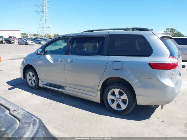 2019 TOYOTA SIENNA LE 7 PASSENGER — I117