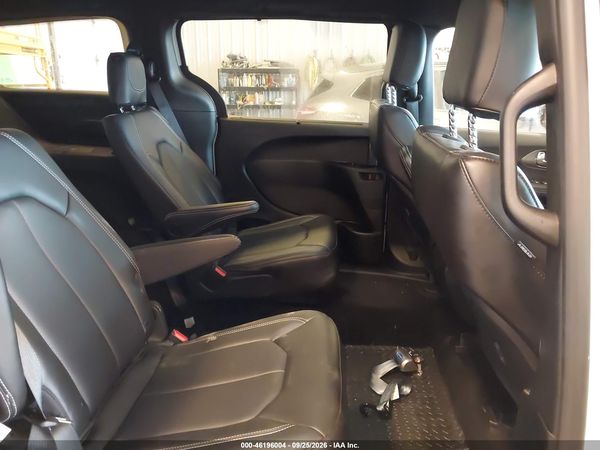 2025 CHRYSLER VOYAGER LX — I8