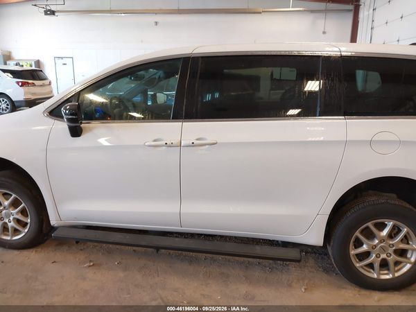 2025 CHRYSLER VOYAGER LX — I117