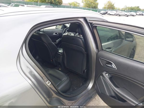 2015 MERCEDES-BENZ GLA 250 4MATIC — I8