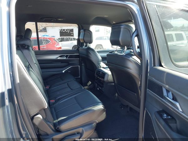 2025 JEEP WAGONEER L SERIES II 4X4 — I8