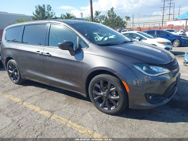 2018 CHRYSLER PACIFICA TOURING PLUS — I1