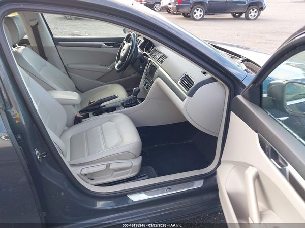 2017 VOLKSWAGEN PASSAT 1.8T R-LINE — I5