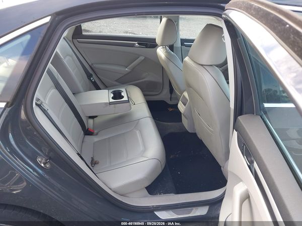 2017 VOLKSWAGEN PASSAT 1.8T R-LINE — I8
