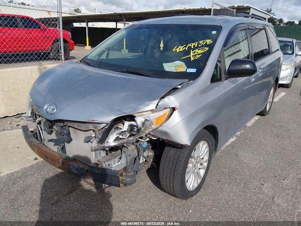 2014 TOYOTA SIENNA — I2