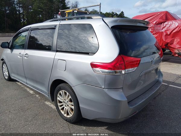 2014 TOYOTA SIENNA XLE V6 8 PASSENGER — I3