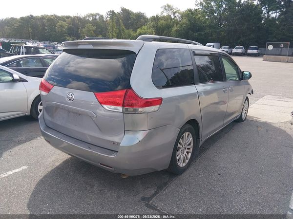 2014 TOYOTA SIENNA XLE V6 8 PASSENGER — I4