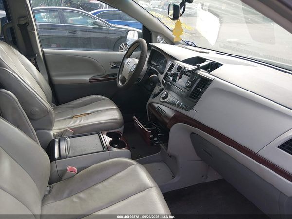 2014 TOYOTA SIENNA XLE V6 8 PASSENGER — I5