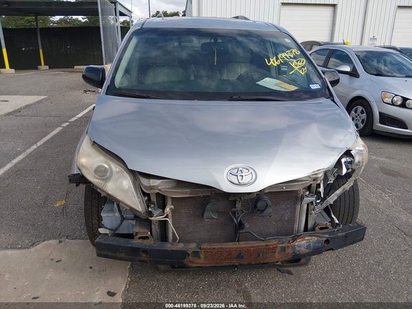 2014 TOYOTA SIENNA XLE V6 8 PASSENGER — I115