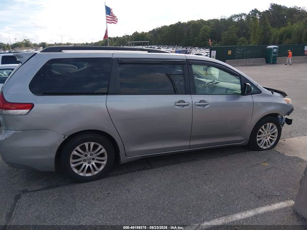 2014 TOYOTA SIENNA XLE V6 8 PASSENGER — I116
