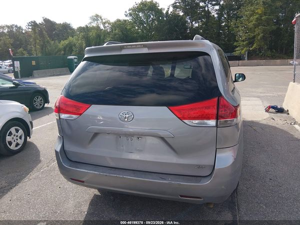 2014 TOYOTA SIENNA XLE V6 8 PASSENGER — I119