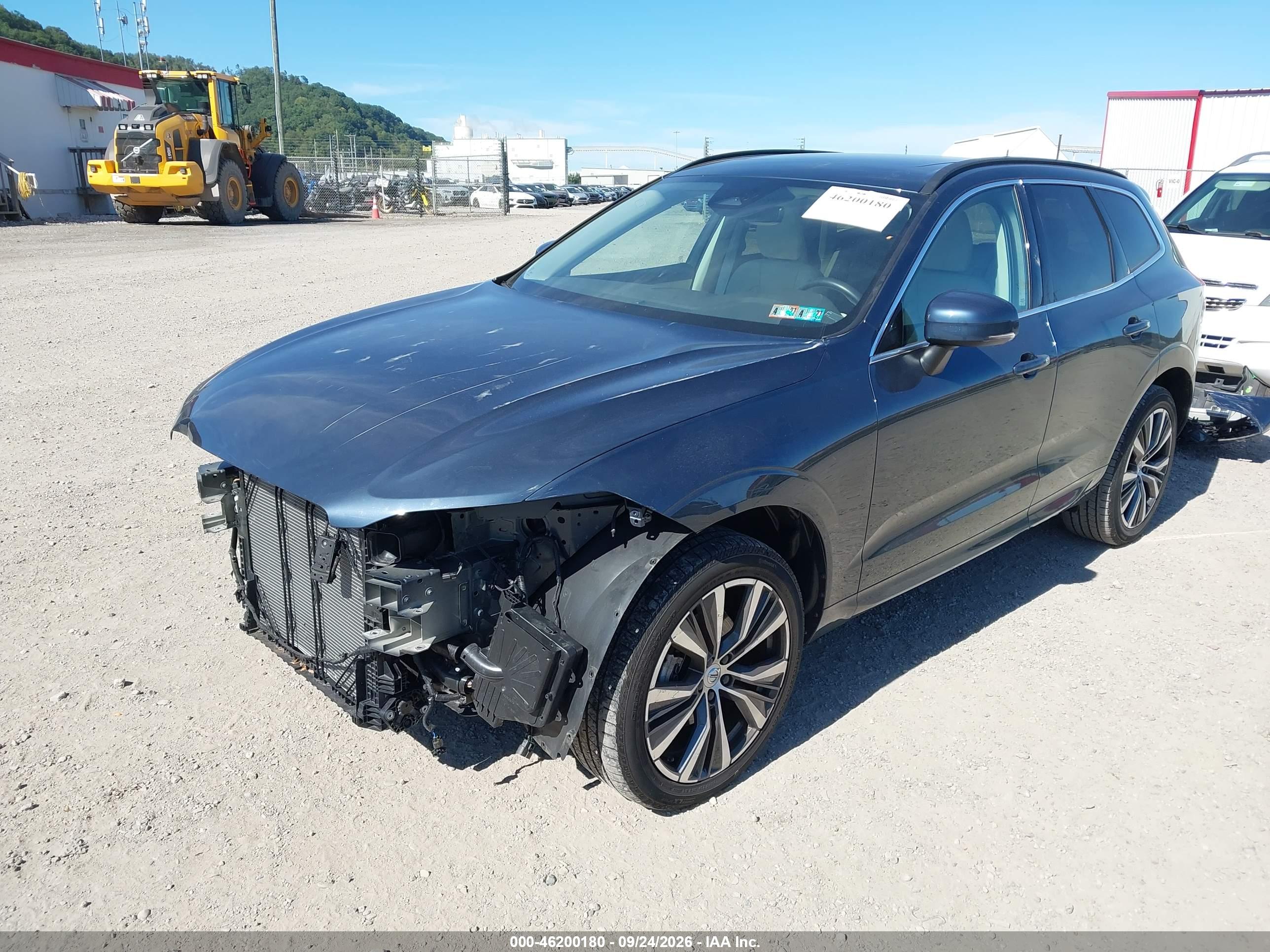 2022 VOLVO XC60 B5 MOMENTUM — I2