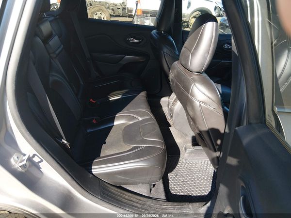 2019 JEEP CHEROKEE LATITUDE PLUS FWD — I8