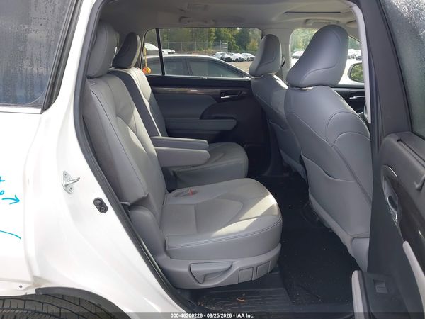 2020 TOYOTA HIGHLANDER LIMITED — I8