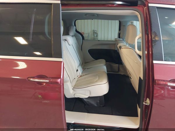 2018 CHRYSLER PACIFICA LIMITED — I8