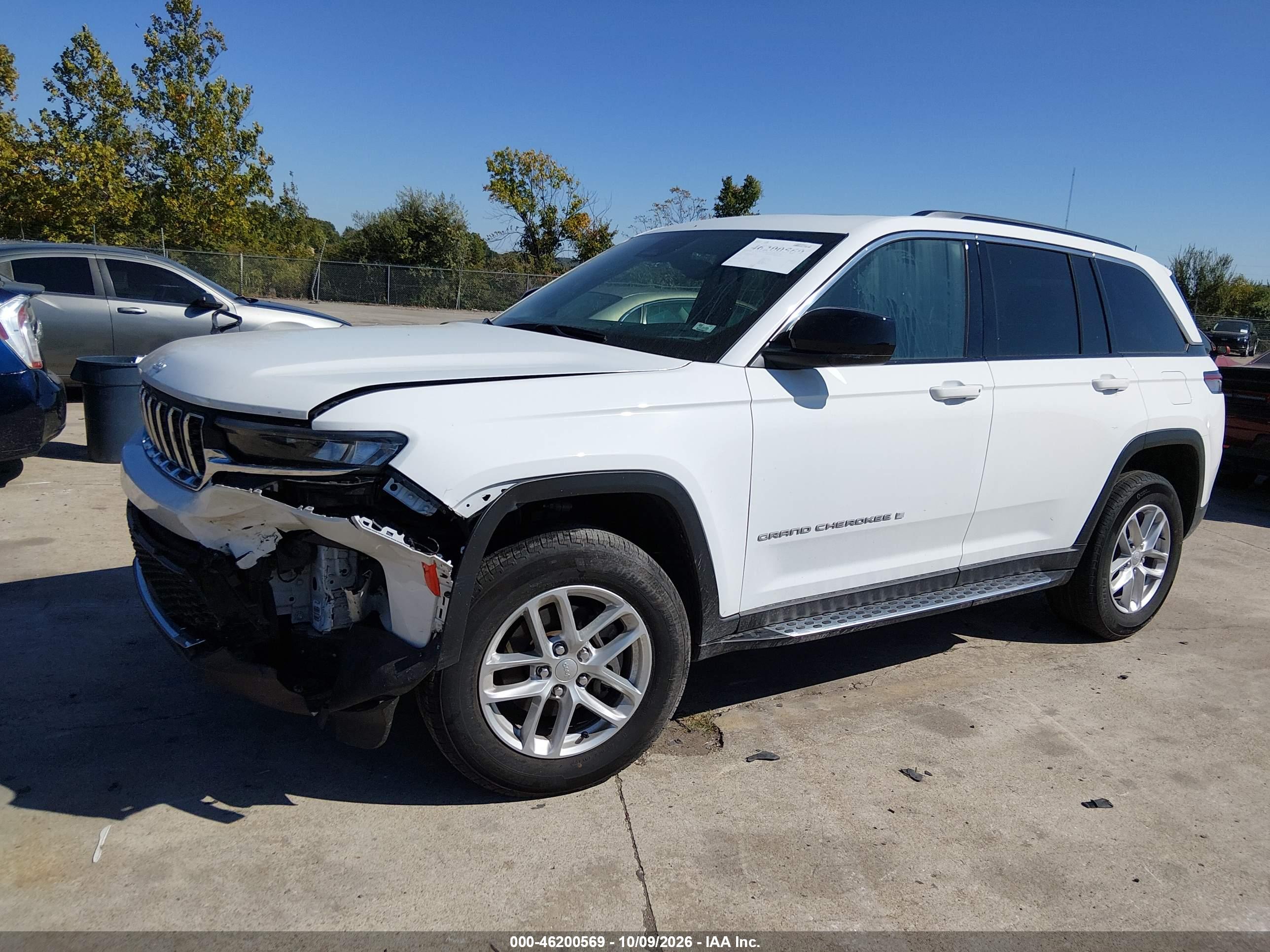 2024 JEEP GRAND CHEROKEE LAREDO X 4X4 — I2