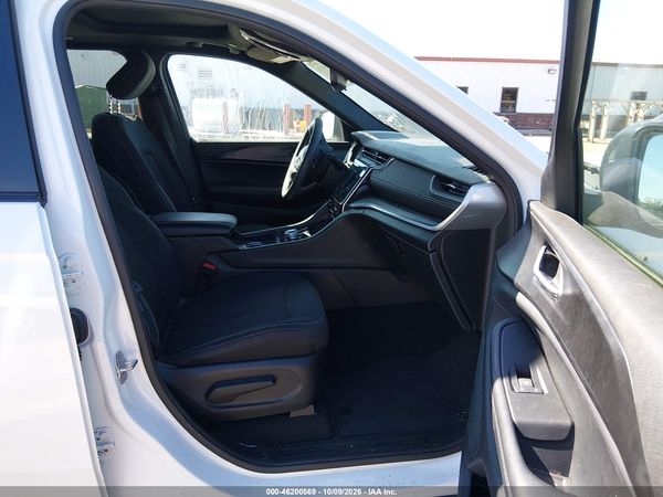 2024 JEEP GRAND CHEROKEE LAREDO X 4X4 — I5