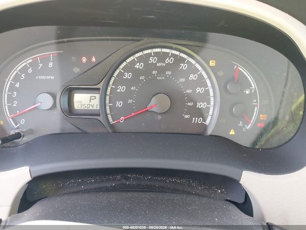 2012 TOYOTA SIENNA LE V6 8 PASSENGER — I7