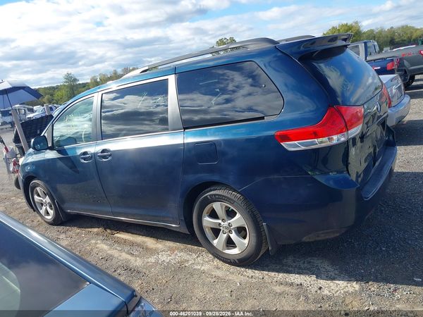 2012 TOYOTA SIENNA LE V6 8 PASSENGER — I117