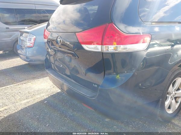 2012 TOYOTA SIENNA LE V6 8 PASSENGER — I152