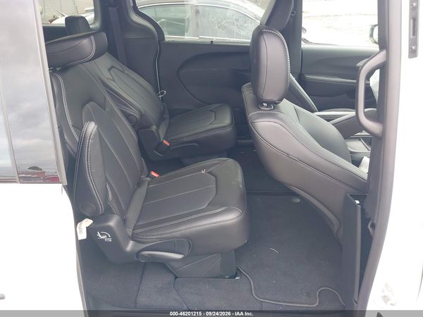2027 CHRYSLER PACIFICA Select — I8