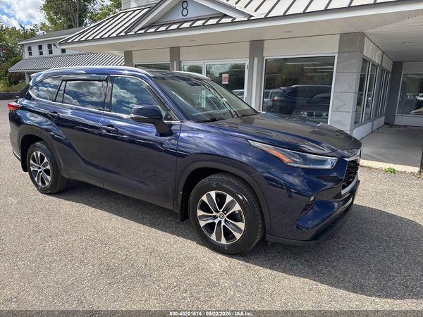 2021 TOYOTA HIGHLANDER XLE — I1