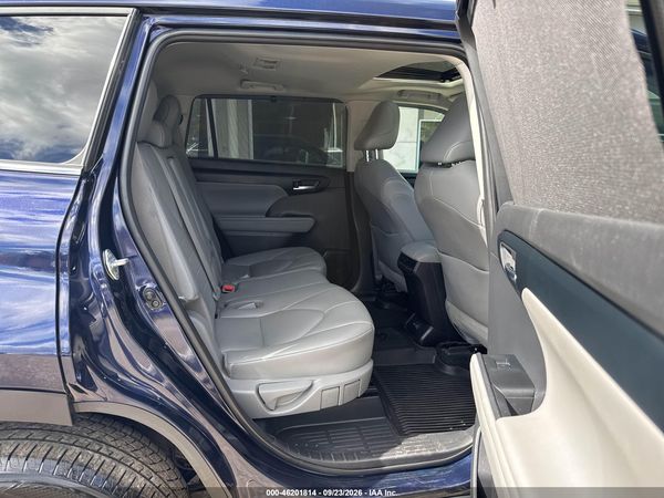 2021 TOYOTA HIGHLANDER XLE — I8
