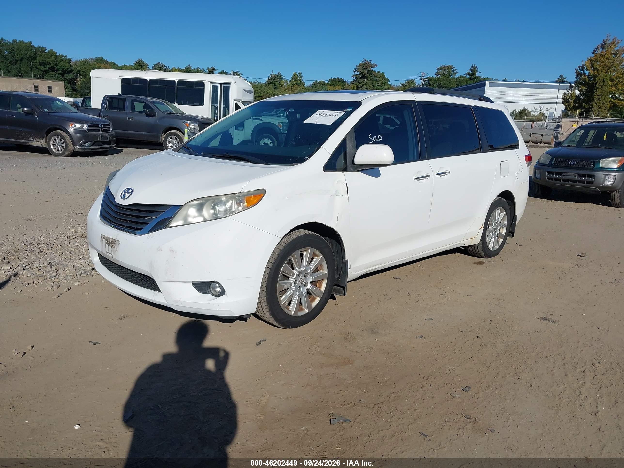 2012 TOYOTA SIENNA XLE 7 PASSENGER — I2