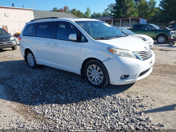 2012 TOYOTA SIENNA XLE 7 PASSENGER — I1