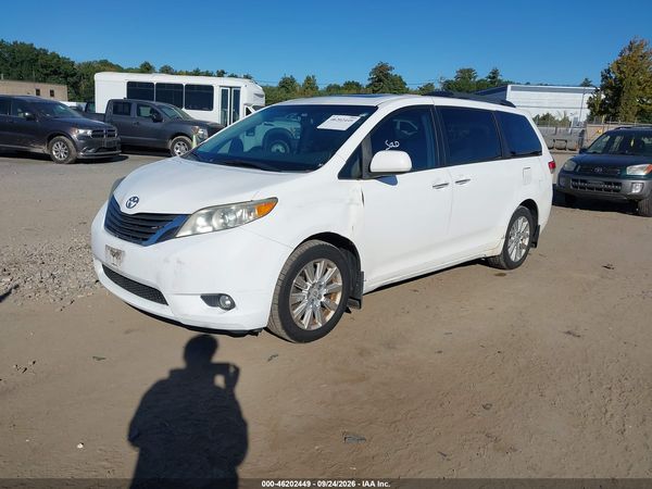 2012 TOYOTA SIENNA — I2