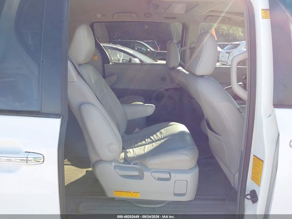 2012 TOYOTA SIENNA XLE 7 PASSENGER — I8