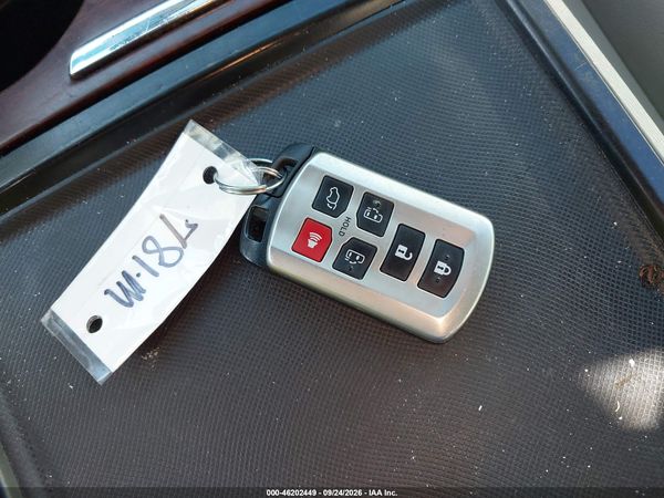 2012 TOYOTA SIENNA XLE 7 PASSENGER — I11