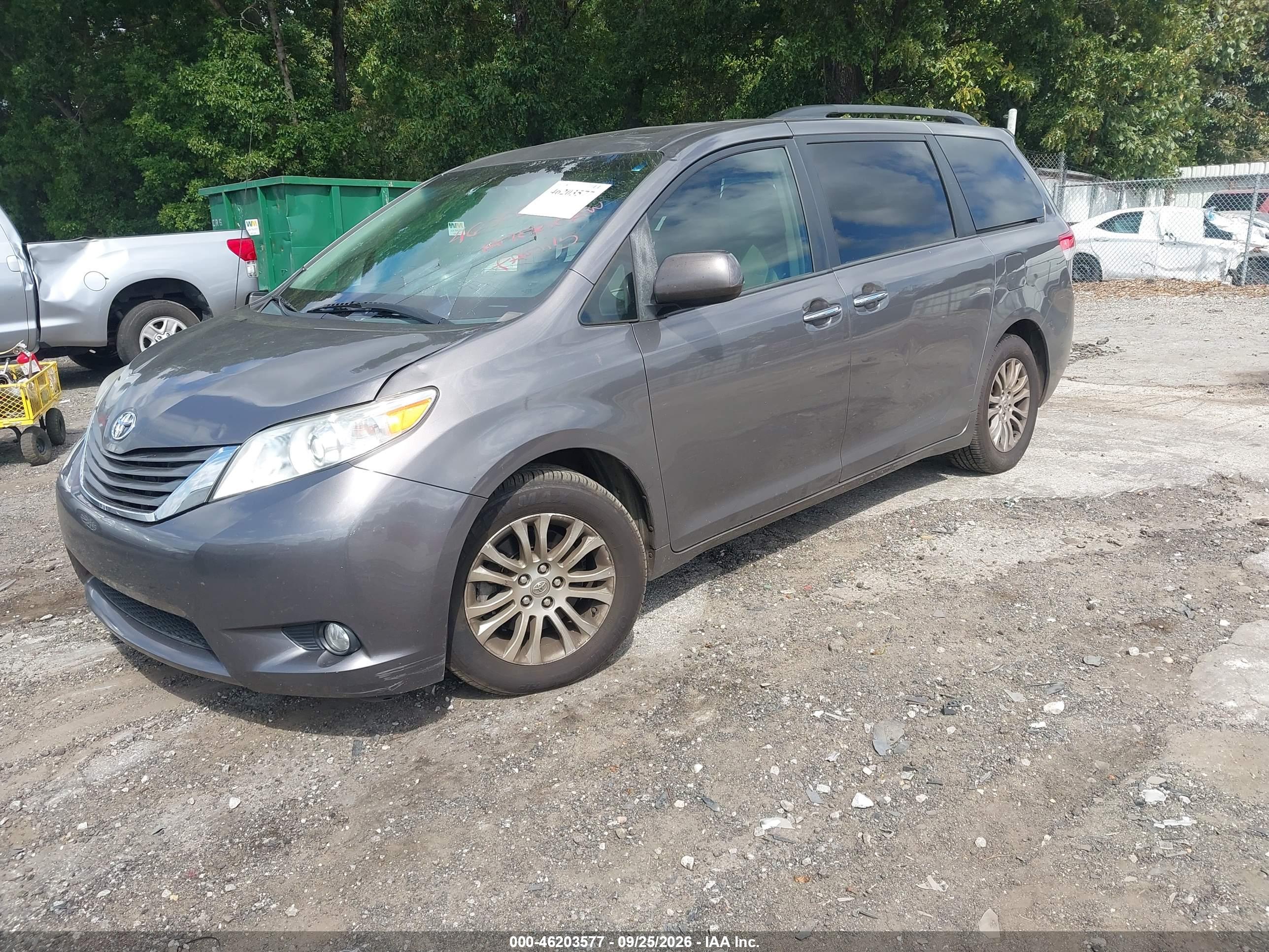 2014 TOYOTA SIENNA XLE V6 8 PASSENGER — I2