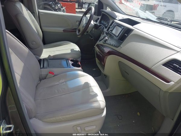 2014 TOYOTA SIENNA XLE V6 8 PASSENGER — I5