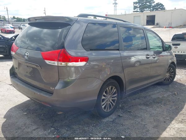 2014 TOYOTA SIENNA XLE V6 8 PASSENGER — I6
