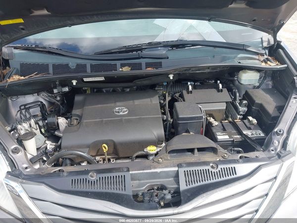 2014 TOYOTA SIENNA XLE V6 8 PASSENGER — I10