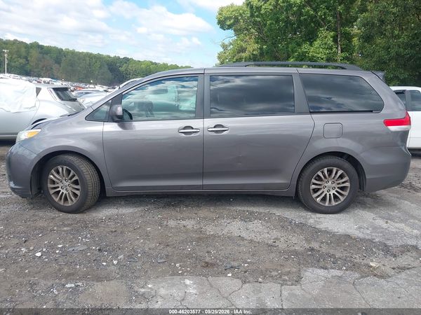 2014 TOYOTA SIENNA XLE V6 8 PASSENGER — I117