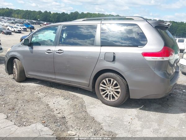2014 TOYOTA SIENNA XLE V6 8 PASSENGER — I152