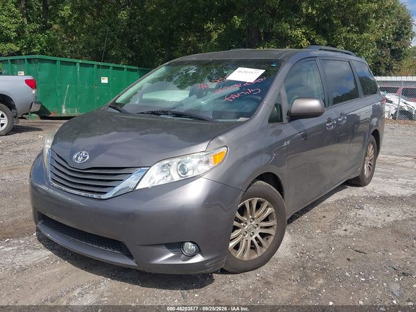 2014 TOYOTA SIENNA XLE V6 8 PASSENGER — I153